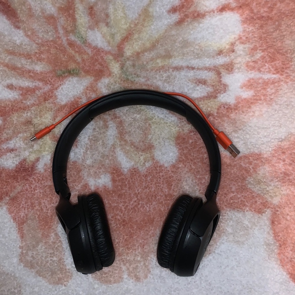 JBL Tune 510BT: Wireless On-Ear Headphones with Purebass Sound - Black